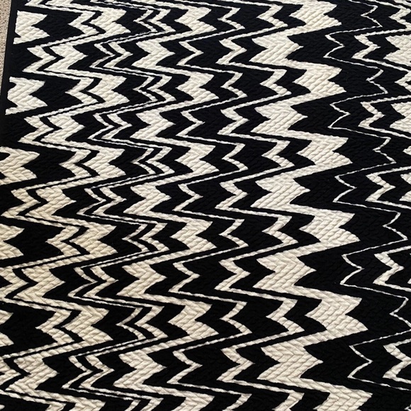Missoni for Target bedding Chevron Patterned Blanket - Picture 3 of 4